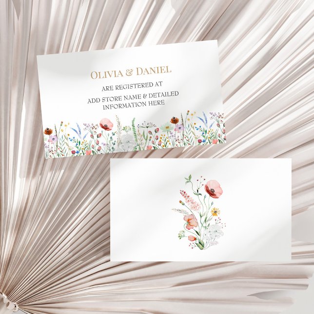 Farbenfrohe Wildblume Meadow Wedding Registry Begleitkarte (Colorful Wildflower Meadow Wedding Registry Enclosure Card on a sunny neutral dry palm leaf.)