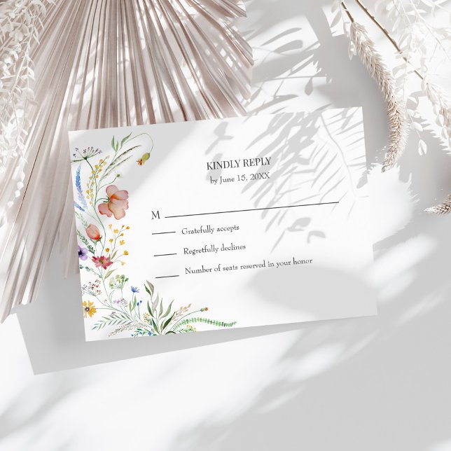 Farbenfrohe Wildblume Meadow Wedding RSVP Card Karte (Colorful Wildflower Meadow Wedding RSVP Card on a sunny table with boho neutral dry botanicals)