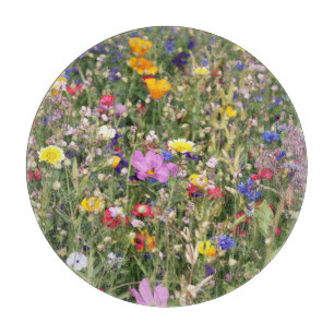 Farbenfrohe Wildblume Wiese, lebendiges Muster. Schneidebrett