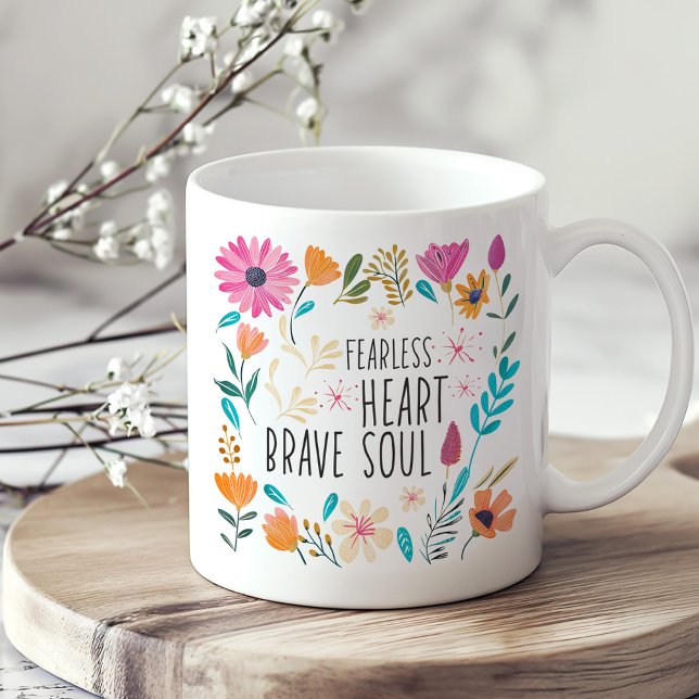 Farbenfrohe Wildblumen Inspiration Selbstversorgun Kaffeetasse (Colorful Wildflowers Inspiration Self-Care Coffee Mug on a boho kitchen table.)