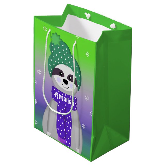 Farbenfrohe Winter Sloth Design Mittlere Geschenkt Geschenktüte (Vorderseite Schrägansicht)