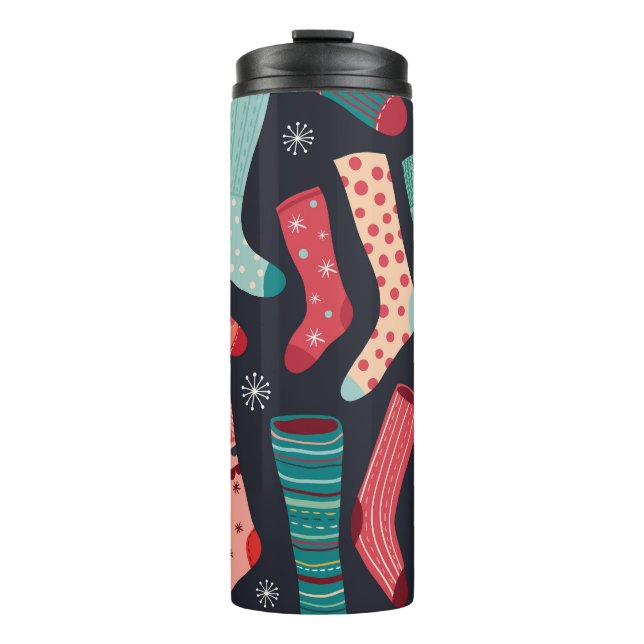 Farbenfrohe Wintersocken, nahtloses Muster. Thermosbecher (Vorderseite)
