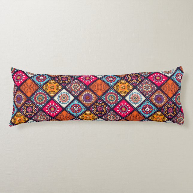 farbenfroher Boho-Stil Seitenschläferkissen (Vorderseite)