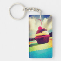 Farbenfroher Cupcake mit Cherry oben