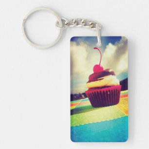 Farbenfroher Cupcake mit Cherry oben Schlüsselanhänger