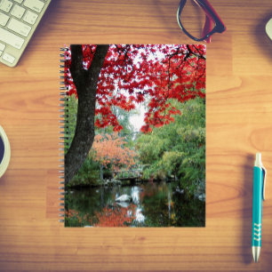 Farbenfroher Garten Teich Saisonale Landschaft Notizbuch