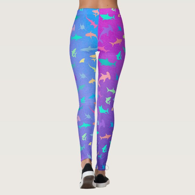 Farbenfroher Hai unter dem Party der Meeresschule Leggings (Rückseite)