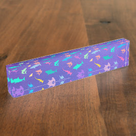 Farbenfroher Hai unter dem Party der Meeresschule Namensplakette