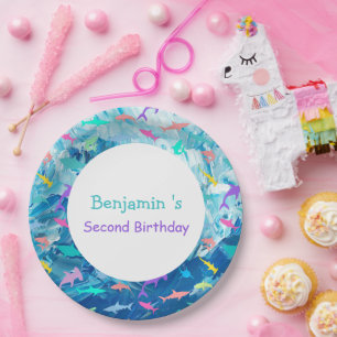 Farbenfroher Hai unter dem Party der Meeresschule  Pappteller