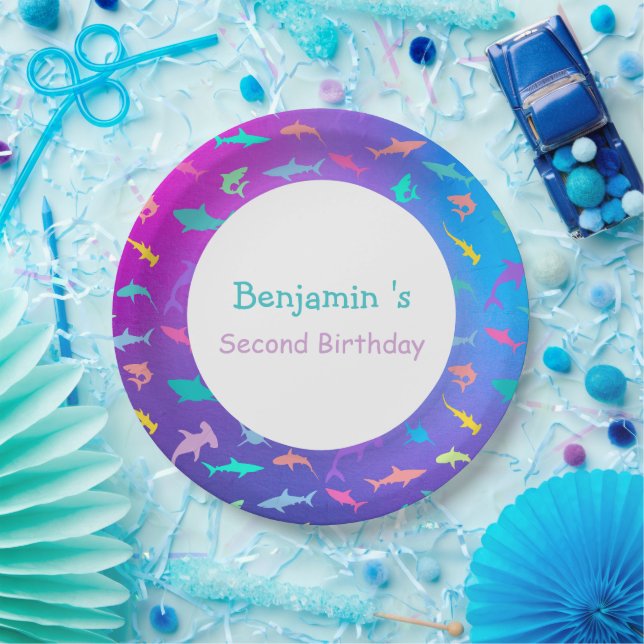 Farbenfroher Hai unter dem Party der Meeresschule  Pappteller (Party)