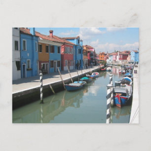 Farbenfroher Kanal in Burano, Italien Postkarte