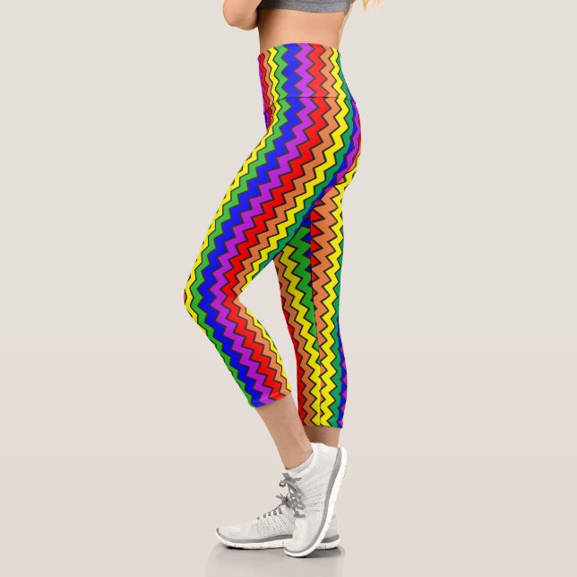 Farbenfroher Regenbogenspass Zickzack gestrichen Capri Leggings (Links)