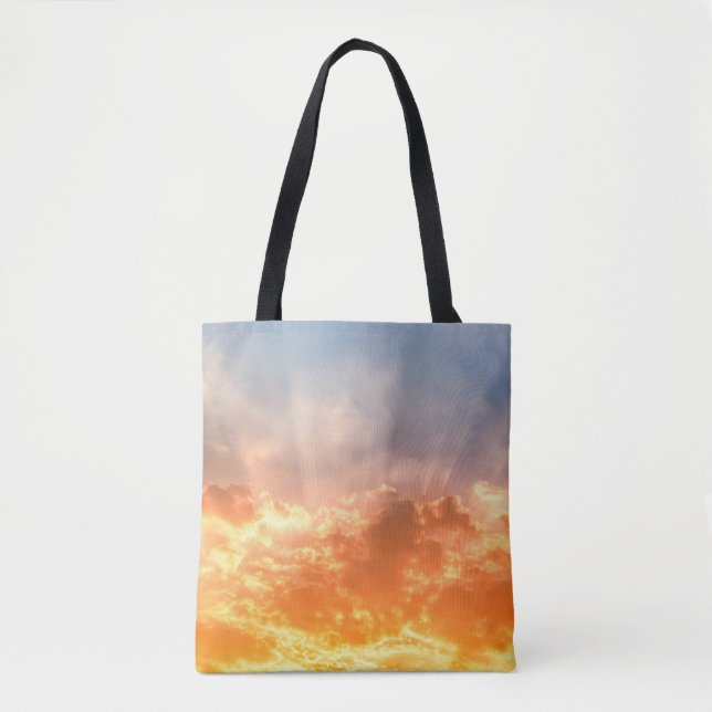 Farbenfroher Sonnenuntergang: feuchter Himmel. (Vorderseite)