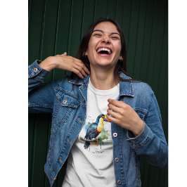 farbenfroher Toukan, der auf einem Ast sitzt T-Shirt