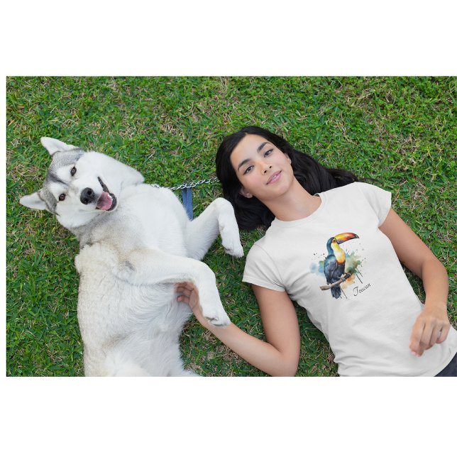 farbenfroher Toukan, der auf einem Ast sitzt T-Shirt (Von Creator hochgeladen)