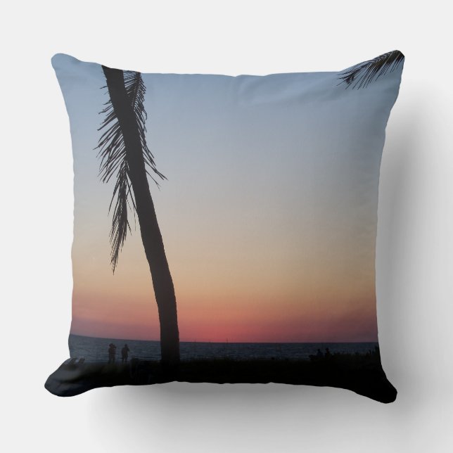 Farbenfroher tropischer Sonnenuntergang auf einem  Kissen (Vorderseite)