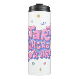 Farbenfroher Zitat-Text in Blasenlettern Thermosbecher