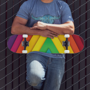 Farbenfrohes abstraktes Chevron-Muster Skateboard