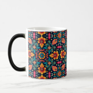 Farbenfrohes Boho-Blumenmuster Elegante Symmetrie Verwandlungstasse
