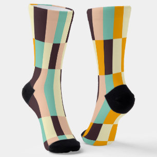 Farbenfrohes geometrisches Muster mit vertikalen S Socken