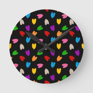 Farbenfrohes Liebesherzen Muster Design Schwarz Runde Wanduhr