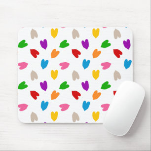 Farbenfrohes Liebesherzen Musterdesign Weiß Mousepad