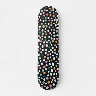 Farbenfrohes Punkte-Konfetti-Muster Skateboard