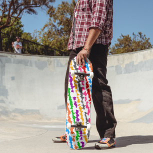 Farbenfrohes unregelmäßiges abstraktes Design Weiß Skateboard