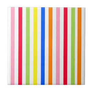 Farbenfrohes Vibrantes Streifenmuster-Design  Fliese
