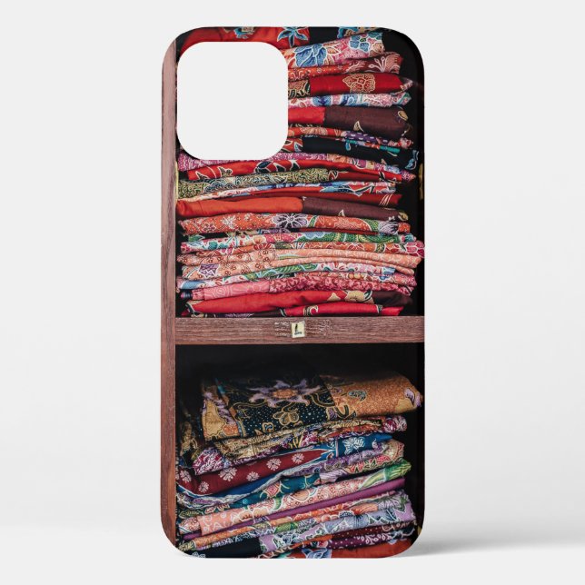 FARBENKLEIDUNG AUF RACK Case-Mate iPhone HÜLLE (Rückseite)