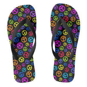 Farbenvolles Muster des Friedenssymbol Flip Flops