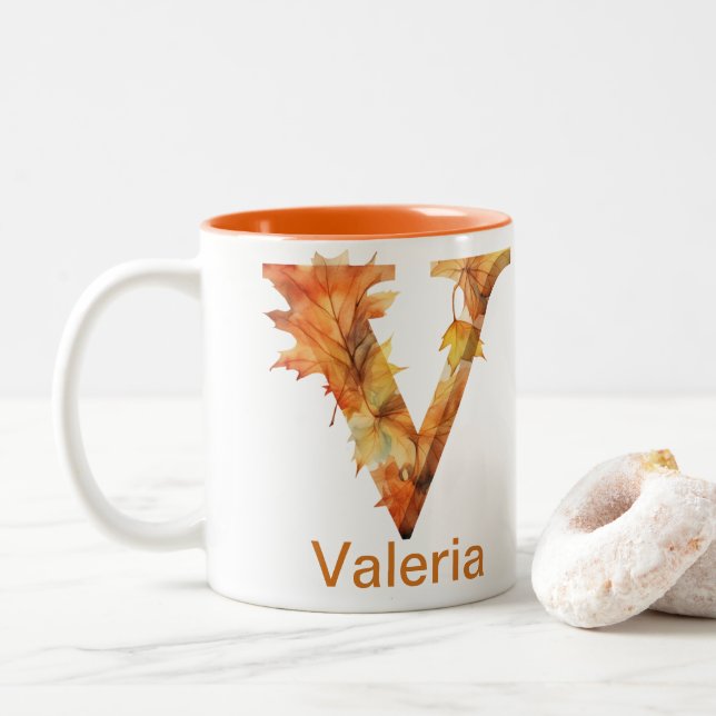 Farbflorale Herbstleaves Letter V Monogramm Zweifarbige Tasse (Mit Donut)
