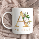 Farbflorale und goldene Buchstaben A Monogramm Kaffeetasse<br><div class="desc">Eine personalisierte Kaffee-Tasse mit einem Imitat Goldbrief "A"-Monogramm,  mit dekorativen Aquarellbildern,  Blumen- und Blattbildern. Einfach mit Ihrem Namen anpassen oder ein einzigartiges Geschenk für Ihre Lieben schaffen.</div>
