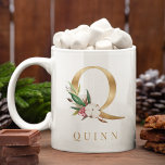 Farbflorale und goldene Buchstaben Q Monogramm Kaffeetasse<br><div class="desc">Eine personalisierte Kaffee-Tasse mit einem Imitat Goldbrief "Q" Monogramm,  mit dekorativen Aquarellblumen und Blattbildern. Einfach mit Ihrem Namen anpassen oder ein einzigartiges Geschenk für Ihre Lieben schaffen.</div>