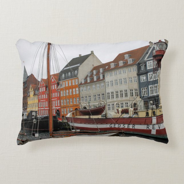 FARBHAFTE GEBÄUDE NEBEN DEM FLUSS DEKOKISSEN (Vorderseite)