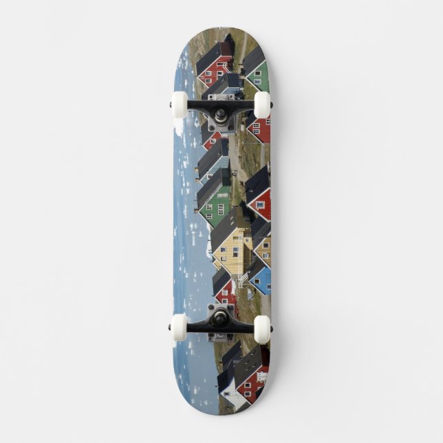 Farbige Architektur der Stadt, Narsaq, Skateboard (Vorderseite)