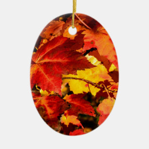 Farbige Blätter im Herbst, goldfarbenes orangefarb Keramikornament