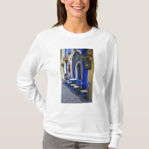 Farbige blaue Tür und Verkleidung eines alten Hote T-Shirt