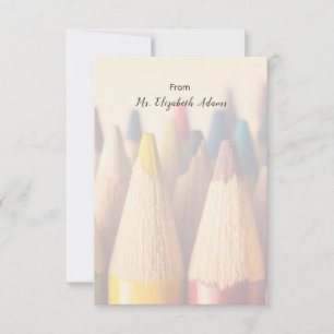 Farbige Bleistifte Hintergrund. Mitteilungskarte