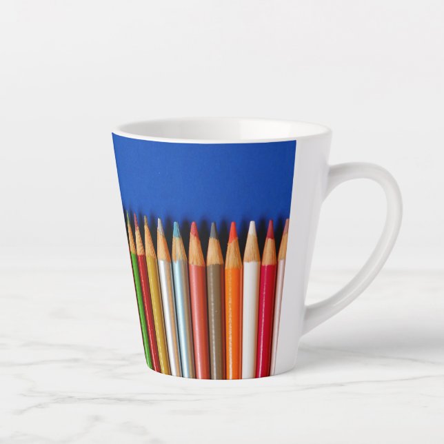 Farbige Bleistiftstifte Milchtasse (Rechts)