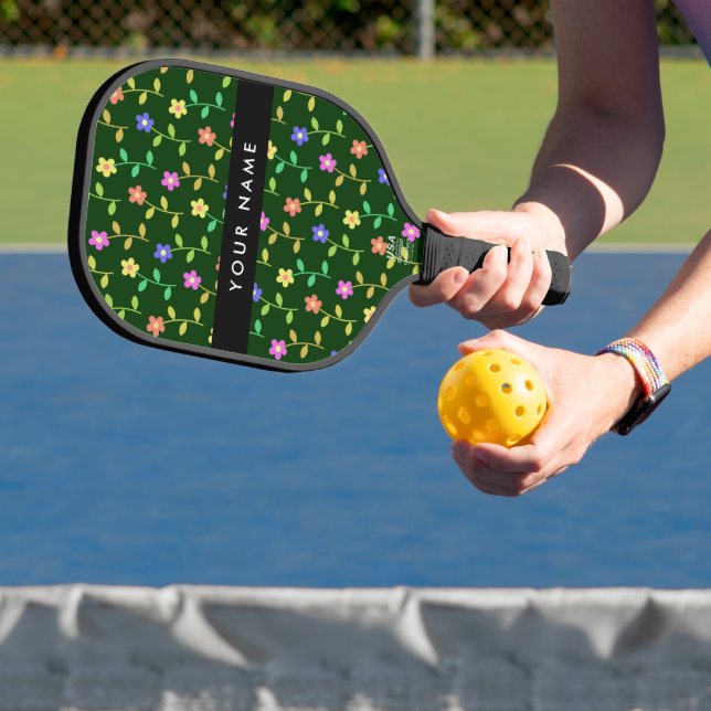 Farbige Blume, grüner Hintergrund, schwarz Pickleball Schläger (InSitu)