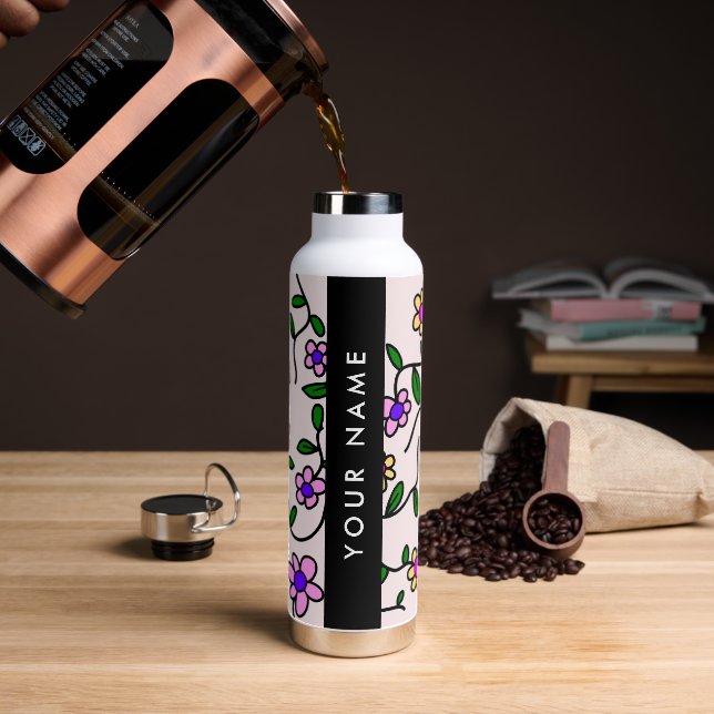 Farbige Blume, rosa Hintergrund, schwarz Trinkflasche (Kaffee)