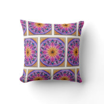 Farbige Boho-inspirierte Couchkissen