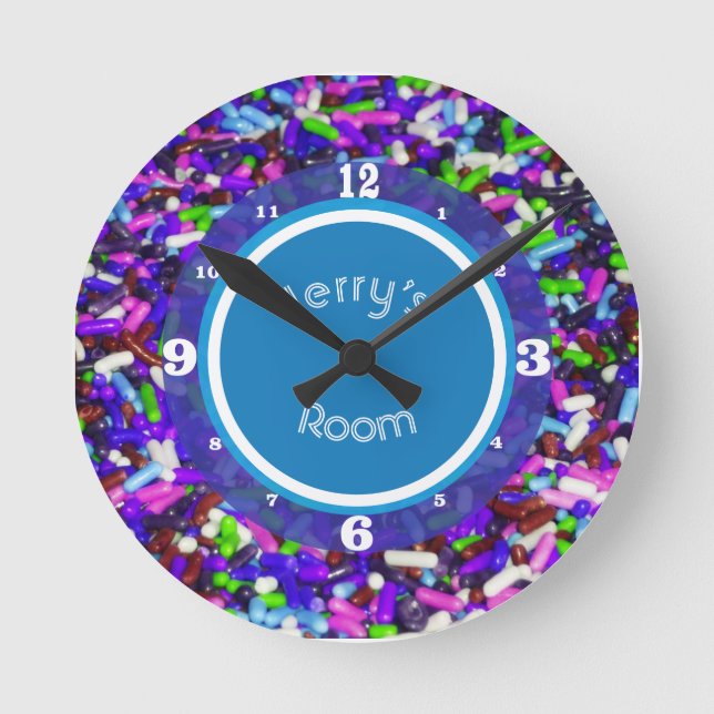 Farbige Candy Sprinkles Mit Monogramm Runde Wanduhr (Vorderseite)