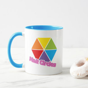Farbige Dreiecke mit rosa Kreise Text Tasse