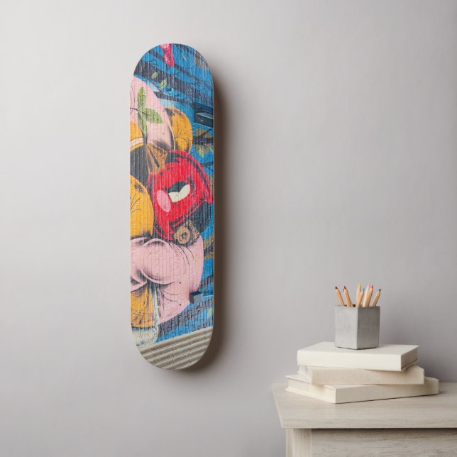 Farbige, einzigartige Graffiti Skateboard (Wandkunst)