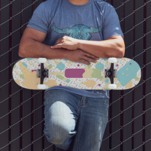 Farbige Eiskrem-Sprinkles-Mustername Skateboard