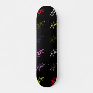 Farbige Fahrräder Skateboard