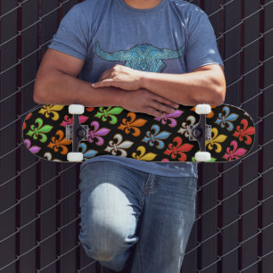 Farbige Fette Fleur-de-lis-Blumen Schwarz  Skateboard