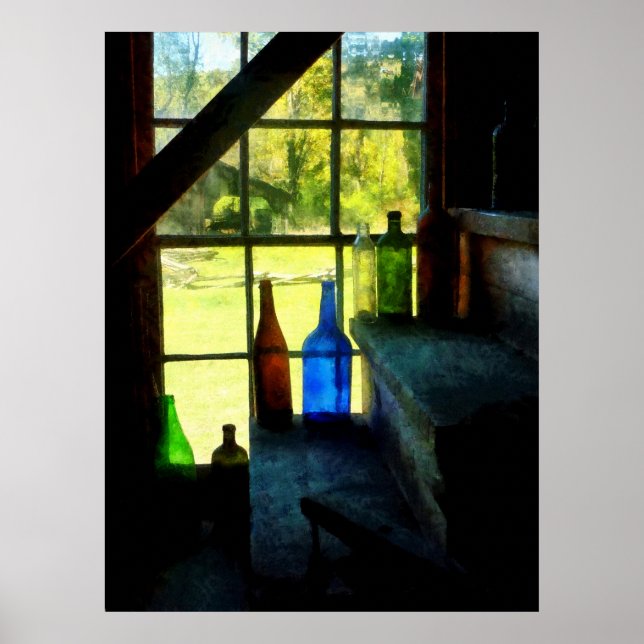 Farbige Flaschen auf Stufen Poster (Vorne)